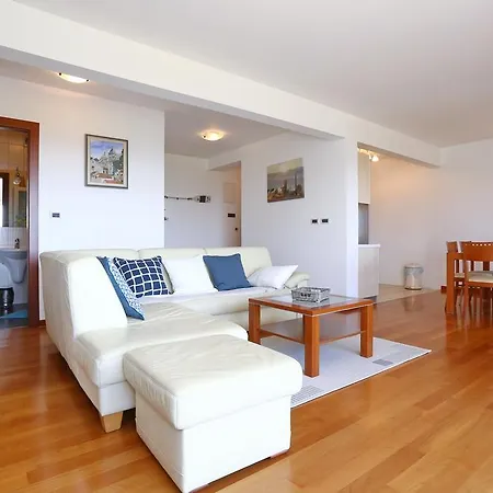 Apartment Puntamika *